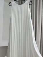 01 WHITE DRESS